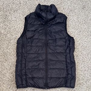 Uniqlo Womens XS Black Puffer Vest (Packable and Lightweight!)